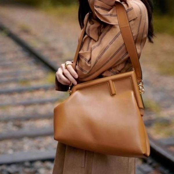 

women luxurys handbags fend designer 2021 first series metal wrapped dinner handbag single shoulder messenger bagouyz bb