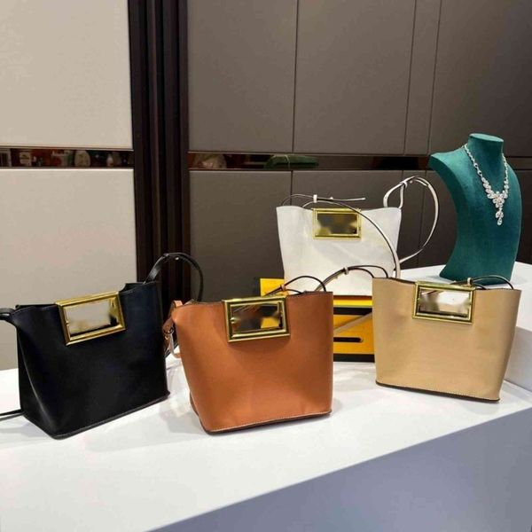 

2021 wholesale designer luxury new hand leather bags womens solid color korean fashion brand ladies clutch mini handbag crystal clutches