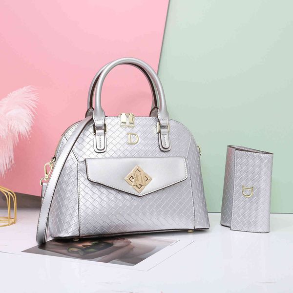 

women luxurys designers bags 2021 leather beach mini bags woven old flow crossbody bag zhouzhoubao123 designer handbags purse wallet handbag