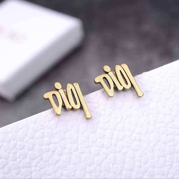 

design jewelry / jiafeng 2021 letter stud earrings, Golden