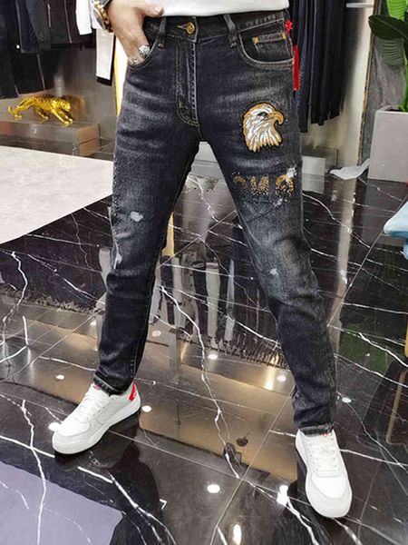 

2021 men's autumn trend personalized eagle diamond patch slim fit jeans versatile elastic medium waist pants, Blue