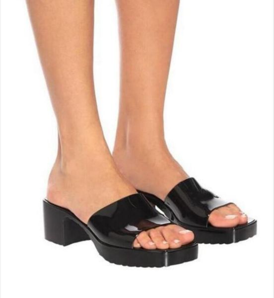 2021 Koleksiyon Kadın Kauçuk Slip-On Topuklu Terlik Jöle Platformu Düşük Blok Topuklu Siyah Renk Sandalet Euro 35-41