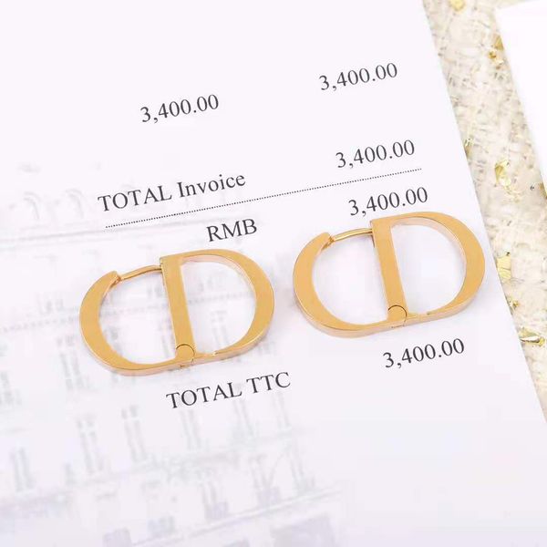 

aaa designer jewelry home tiktok 2021 new style letter stud earrings, female voice, red jewelry. 8e8q, Golden