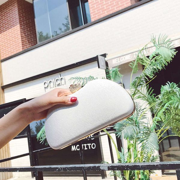 

2021 summer fashion chain one shoulder messenger elegant evening simple portable dinner bag