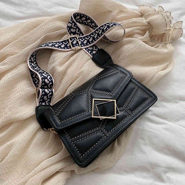 

2022 factory wholesale new advanced sense net red black female fashion versatile broadband messenger small square bag