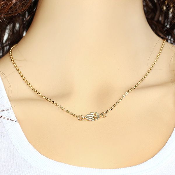 

fashion simple palm personality short necklaces and necklaces, Silver