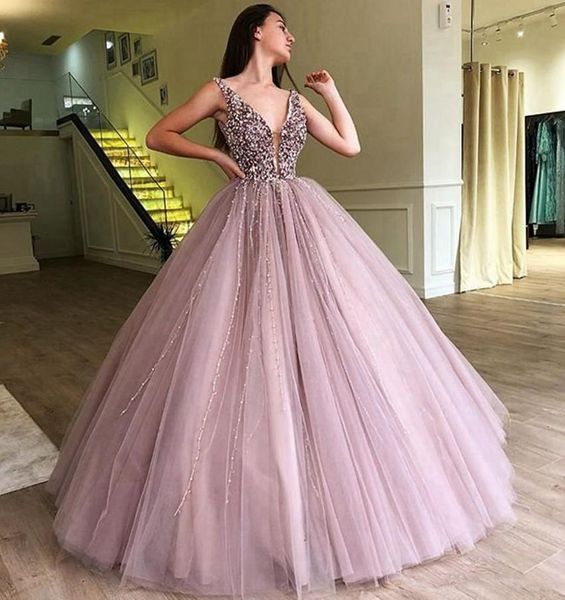 2021 Розовое бальное платье Quinceanera Платья с кристаллами из бисера Глубокий V-образным вырезом Пышные сладкие 15 платьев для выпускного вечера Vestidos de Evening Dress Vestidos d250f