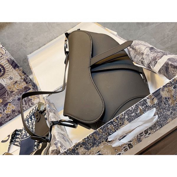 

women luxurys designers handbag 2021 head friction leather saddle portable messenger embroidered shoulder strap fashion bag