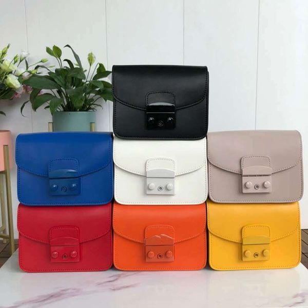 

family's new round with baking paint, single shoulder slanting fashion piggy , women's pure color cow leather bag