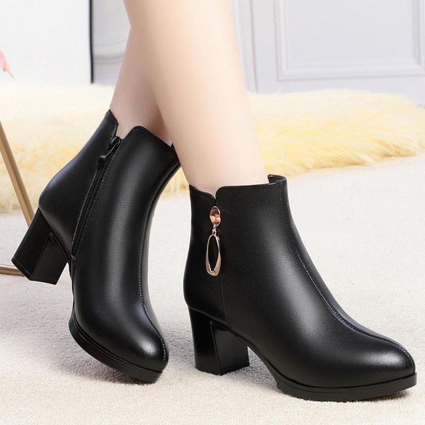 

style leather women's boots, single korean wool, mother's cotton shoes, thick heel short women boots, Black