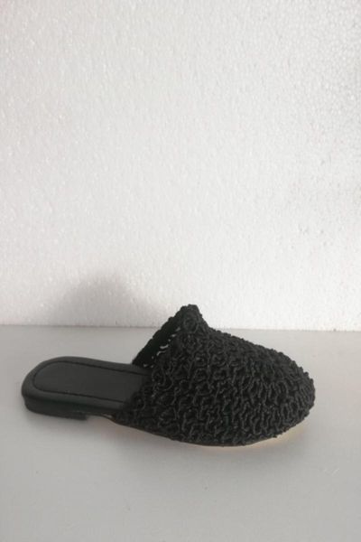 

women's black slippers