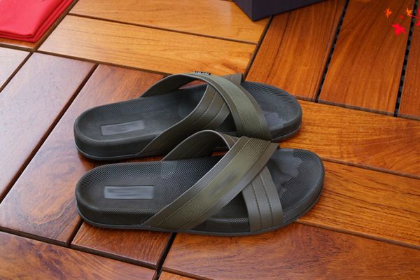 

2021 slipper designer slide summer sandals fashion men beach indoor flat flip flops leather luxurys shoes mens slippers with box size 39-45, Black