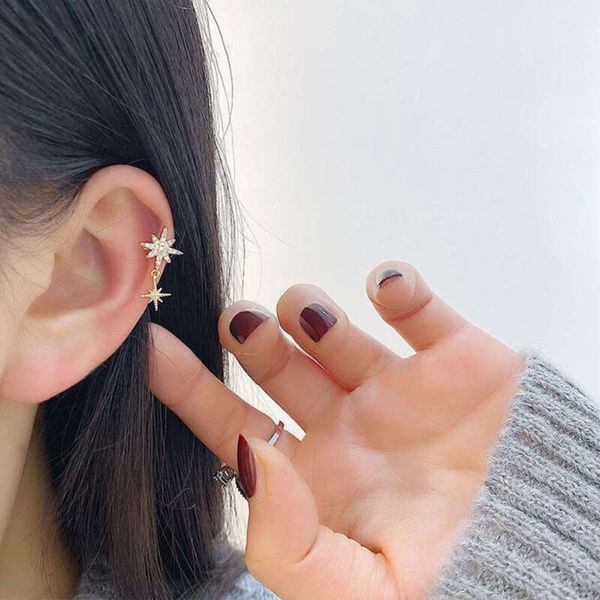 

minority design: star without hole and ear bone clip, Black