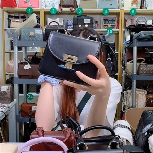 

designers duffel bags 45cm 55cm luxury large capacity travel sale women men genuine leather shoulder fashion bag carry rivets with lock head