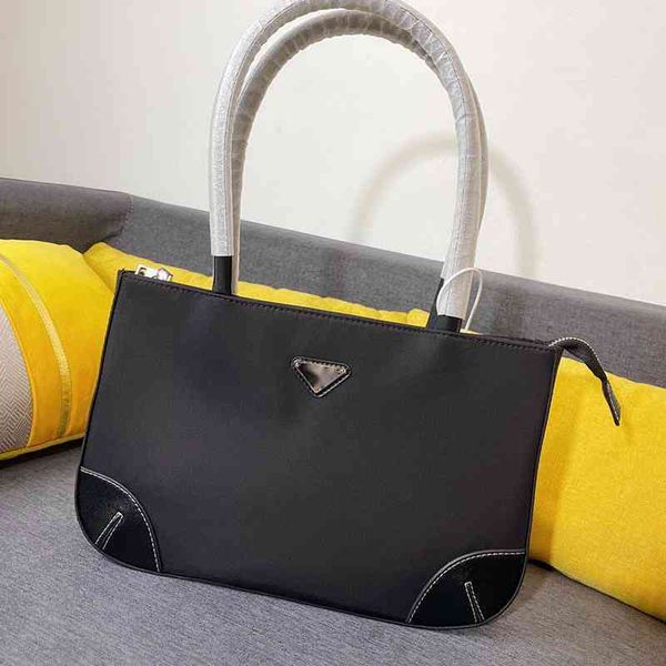 

designer akend p family armpit middle antique leather nylon splicing single shoulder messenger ver zhouzhoubao123 telfar bags