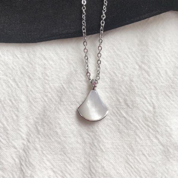 

pendant necklaces mother-of-pearl fan-shaped skirt rose gold necklace female ins cold wind niche design sense clavicle chain jewelry, Silver