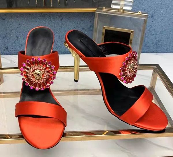 Tacchi alti da donna di lusso con decorazione floreale con strass Sandali moda di alta qualità a punta con cinturino per festa di nozze rosso nero 42