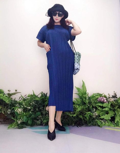 

dress miyake fashion fold short sleeve o-neck soild side pocket straight, Black;gray