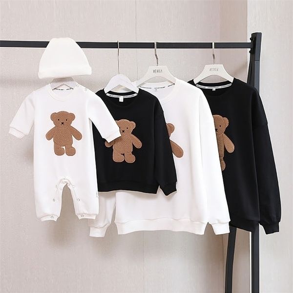 

spring and autumn sweater family matching clothes embroidery cartoon bear father son mother daughter long-sleeved shirt 211229, Blue
