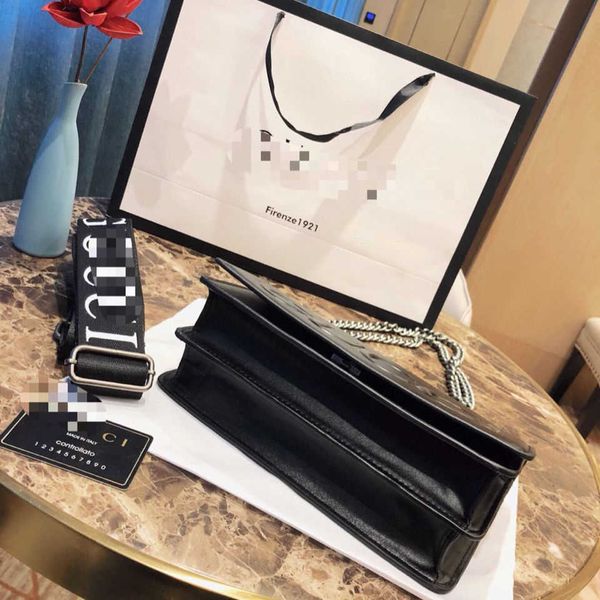 

g family's popular embossed chain bag is the favorite of netizens and goddesses zly