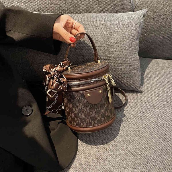 

2021 early autumn single shoulder messenger bag portable bucket bag women's