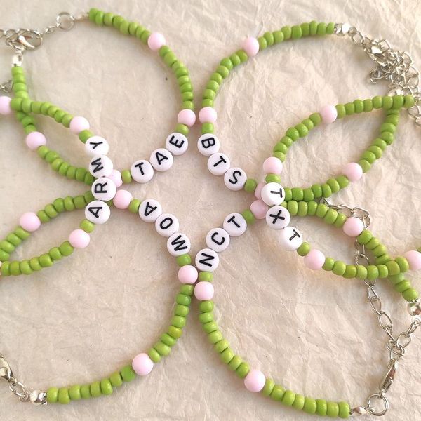 

beaded, strands kpop bantan nct tea txt elastic daisy beaded bracelet fashion fans jewelry accessories couples sisters hand decoration gifts, Black