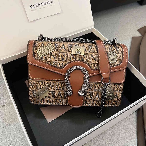 

2022 latest handbag factory store on autumn winter female messenger versatile advanced sense chain one shoulder armpit small square, Black;red