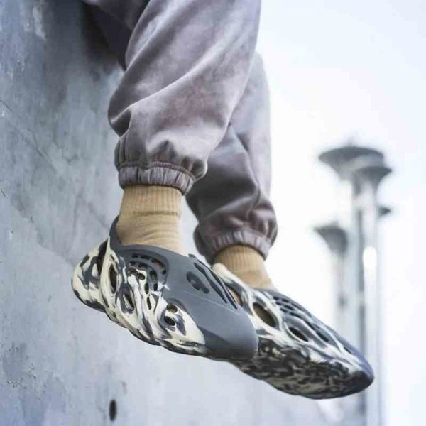 

2021 new foam runner coconut grey yellow bone white hollow slippers[finished on may 31] zlh, Black