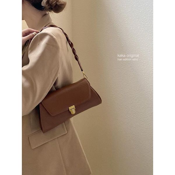 

cross body retro chains leather baguette bags for women 2021 fashion designer messenger bag brown small purses lady underarm shoulder