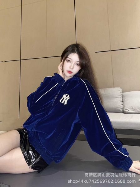 

2021, ny veet coat, the color of this blue is too beautiful, same for men and women, Black
