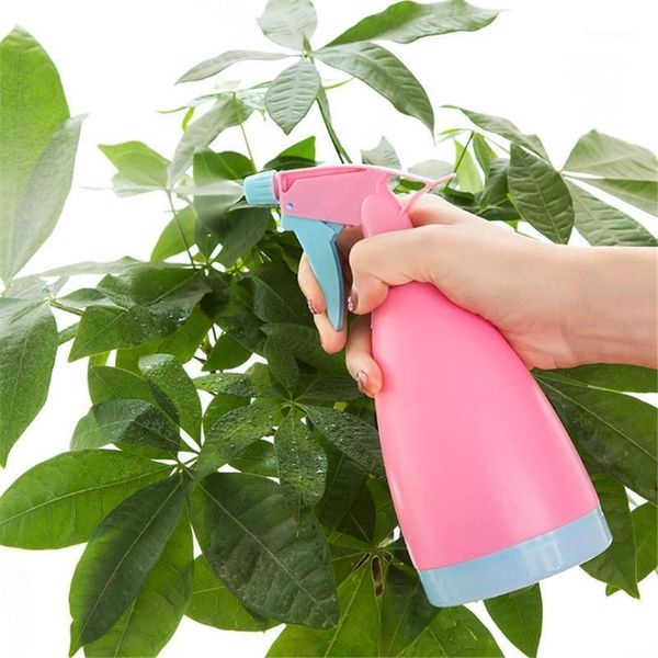 

watering equipments 500ml multifunctional hand-held manual bottle water sprayer for irriagtion1