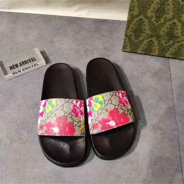 

80% off outlet store family slippers new summer men and wear large slippers on the beach, Black