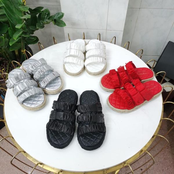 

slippers the summer version of 2021 is a chunky, versatile fashion design with small scent and wind-cool toggle female str, Black