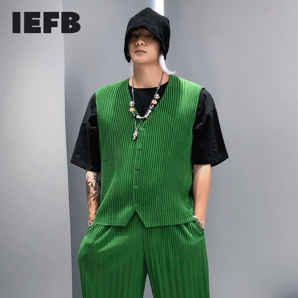 

iefb pleated clothing for men simple v-neck cardigan fashion cool cardigan sleeveless vest japanese streetwear 9y7102 210524, Black;white