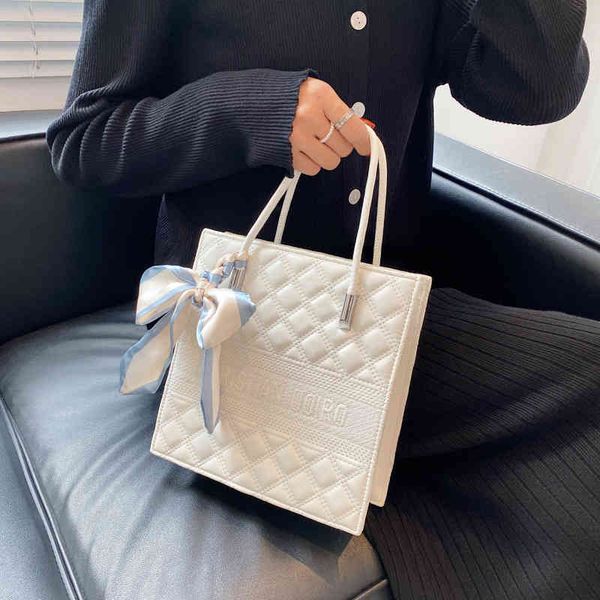 

2022 latest models handbag wholesale august autumn bag women's large capacity hand silk scarf square