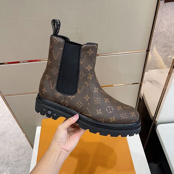

mens rhyton shoes sneaker with mouth lip print luxury designer ny yankees women vintage trainer men oversize b38, Black