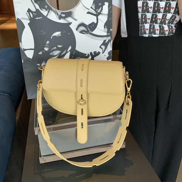 

design hand saddle 2021 new women's korean single shoulder messenger bag simple half round bag leather 6033, Red;black