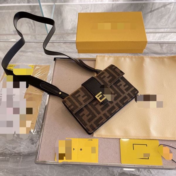 

2021 new underarm bag women's hand old canvas small square mini french stick