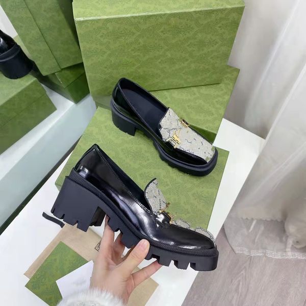 2022 neue modische Schuhe mit Pferdeschwanz-Schnalle, flaches Munddesign mit quadratischer Zehenkappe und dreidimensionalem quadratischem Absatz, exquisite Details, Größen 35–42