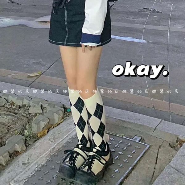

south lingge leg socks students middle tube college style stockings fashion out of the street children, Black;white