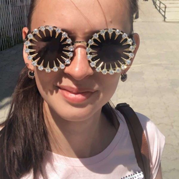 

Fashionable sun frames Designer retro round sunglasses women luxury Rhinestone sun NAUQ metal rivet glasses cool personality steampunk eyewear Nice, Black