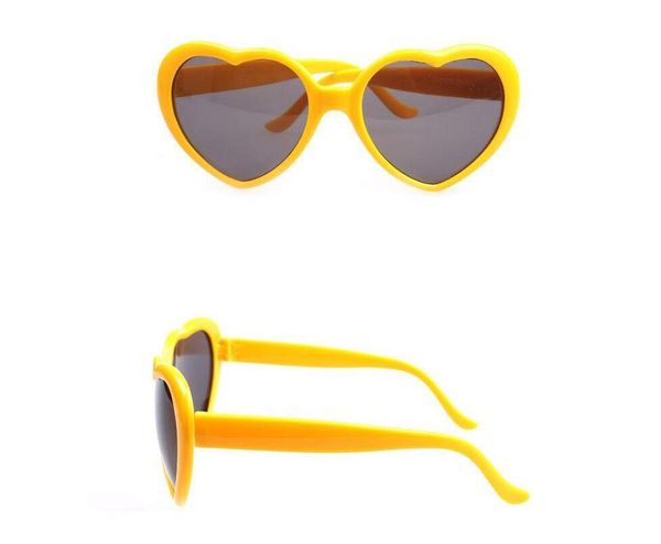 

beach womans sunglasses luxury mens sun glasses heart shaped men designer eyeglass gradient metal hinge fashion women spectacles glitter2009, White;black