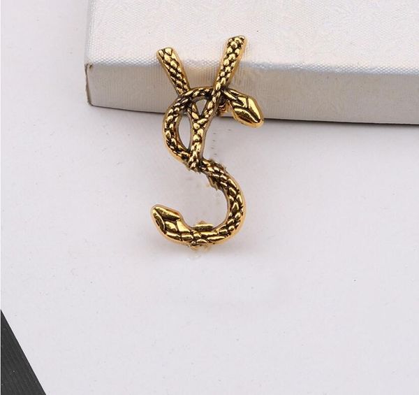 

2022 european and american letter brooch fashion all-match temperament anti-glare accessories high-quality fast delivery, Gray