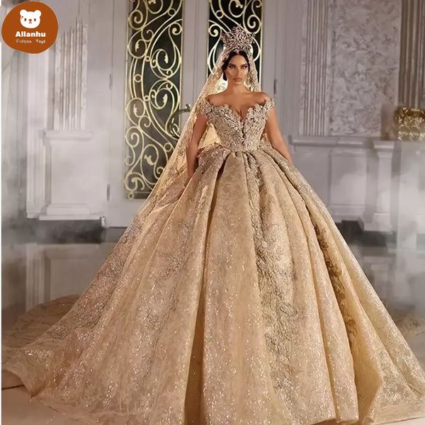 2022 Shinny Ball Gown Abiti da sposa Champagne Off spalla di lusso in rilievo di cristallo Arabia Saudita Dubai Abiti da sposa Plus Size wjy591