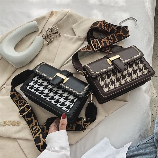 

2022 female bag new minority fashion retro student versatile autumn and winter broadband messenger bag 20.5cmx15cmx8cm bao004