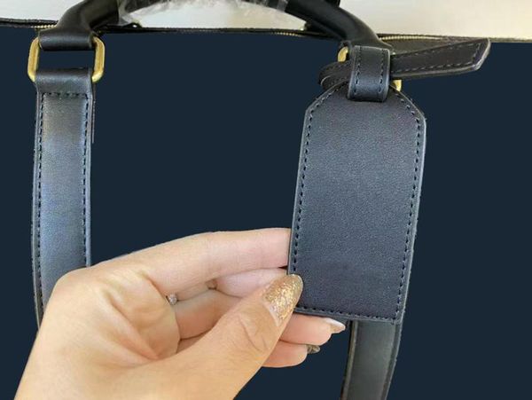 

2021 high-quality leather one-shoulder duffel bag large-capacity fashion portable package double zipper detachable shoulder strap 10