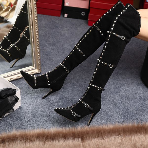 Mais recentes rebites studs retalhos de retalhos sobre botas joelheiras mulheres dedo do pé de pé preto camurça bottines fino alto saltos longos botas longas