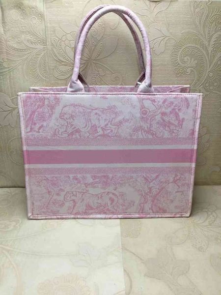 

2022 new designer handbags classic capacity printed portable