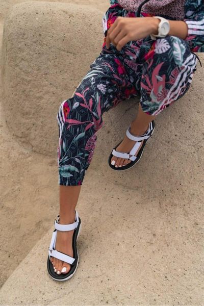 

sandals women's white black step base flat bottom