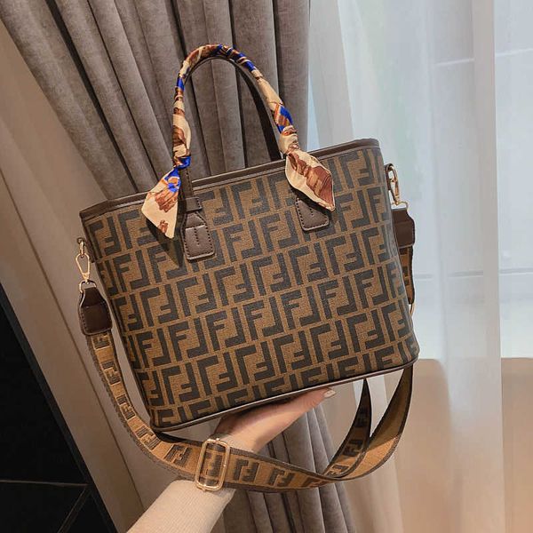 

wholesale advanced sense large capacity bag women's 2021 fashion atmosphere one shoulder messenger versatile hand bag luxuryss designer